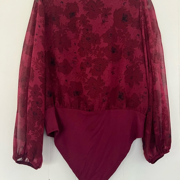 Gibson Look Dark Red Floral Blouse Bodysuit Plunging Neckline Size Large - Picture 13 of 14